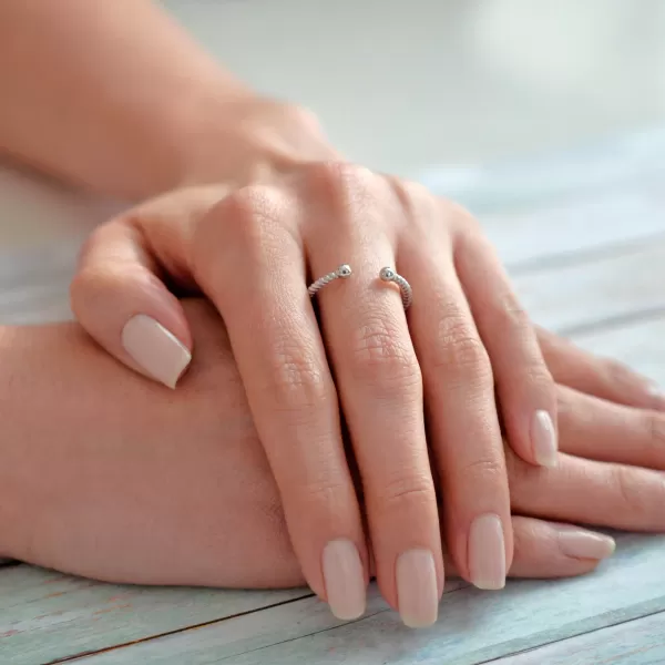 Strieborný prsteň vzorovaný 65003 UNI