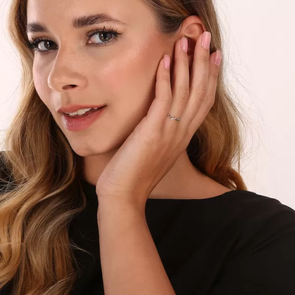 Strieborný prsteň zubatý s ozdobným prelisovaním 65008