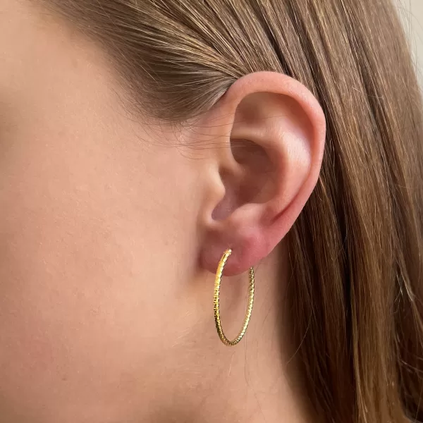 Pozlátené strieborné náušnice kruhy s ozdobným prelisovaním 61006