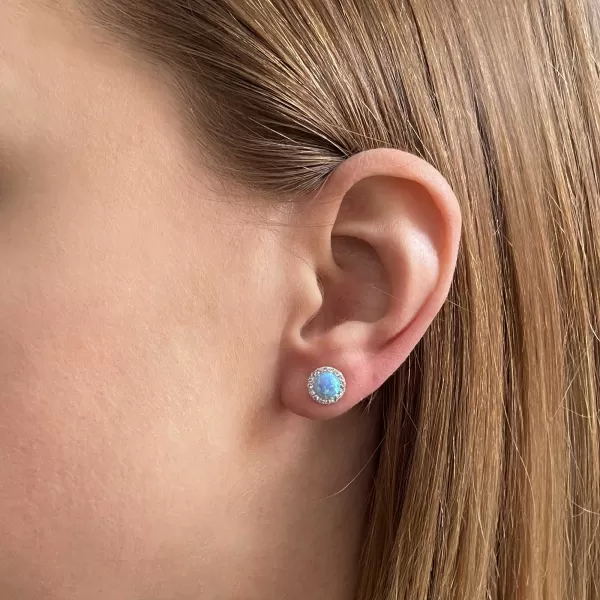 Strieborné náušnice kôstky so syntetickým opálom a Preciosa kryštály svetlo modré okrúhle 31317.1