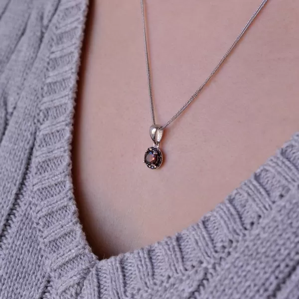 Strieborný náhrdelník luxusný s pravými minerálnymi kameňmi červený 12088.3 garnet