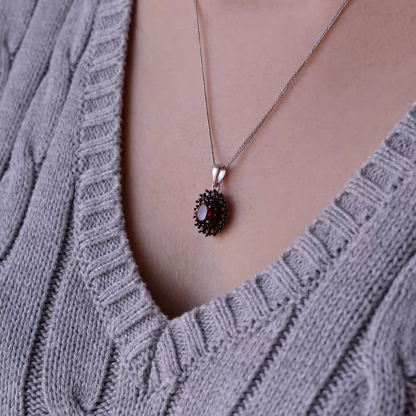 Strieborný náhrdelník luxusný s pravými minerálnymi kameňmi červené 12091.3 garnet