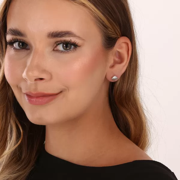 Strieborné náušnice štvorčeky s rytím 61053