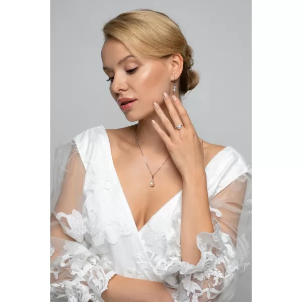 Strieborný prsteň s bielou riečnou perlou 25003.1