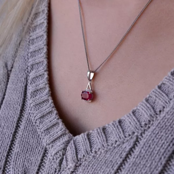 Strieborný náhrdelník luxusný s pravým minerálnym kameňom červený 12084.3 ruby