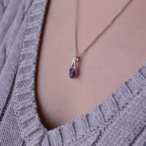 Strieborný náhrdelník luxusný s pravým minerálnym kameňom tmavo modrý 12083.3 sapphire