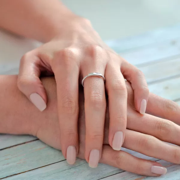 Strieborný prsteň vzorovaný 65005 UNI