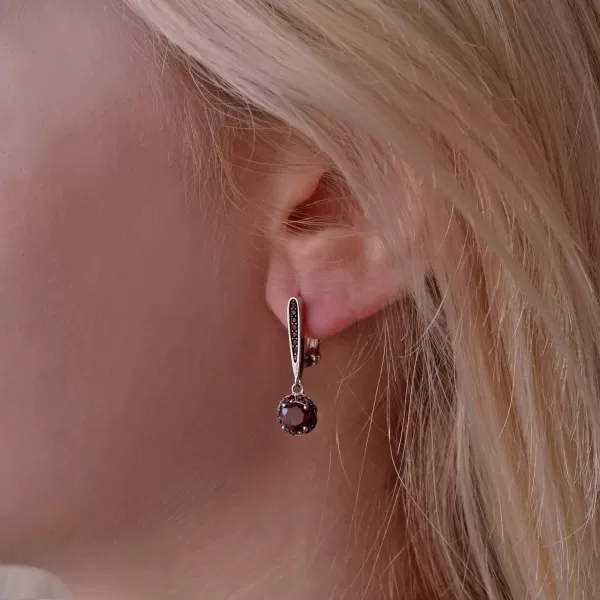 Strieborné náušnice luxusné s pravými minerálnymi kameňmi červené 11494.3 garnet