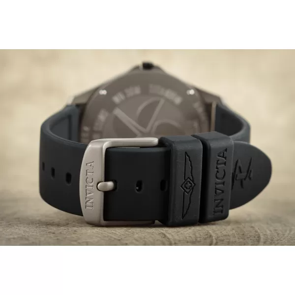 Invicta Reserve Quartz 44 mm