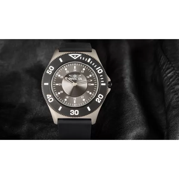 Invicta Reserve Quartz 44 mm