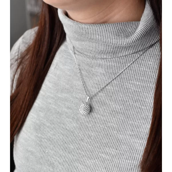 Strieborný prívesok s kryštálmi Swarovski biely okrúhly 34080.1