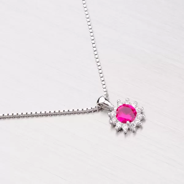 Strieborný prívesok so syntetickým rubínom YNG3001