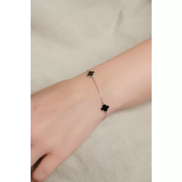 Dámsky náramok striebro 925 čierne štvorlístky PKL-4033