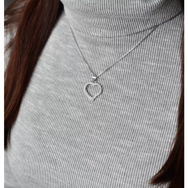 Strieborný prívesok s kryštálmi Swarovski biele srdce 34093.1
