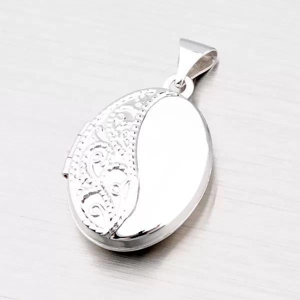 Medailón z bieleho zlata s gravírovaním 197-0302