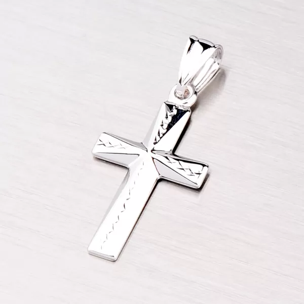 Kríž z bieleho zlata s gravírovaním 43-21072