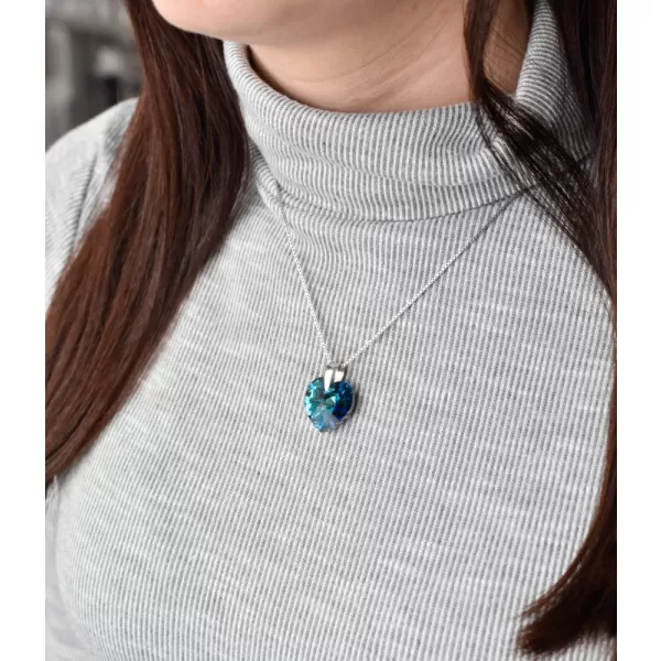 Strieborný prívesok s kryštálmi Swarovski modré srdce 34002.5
