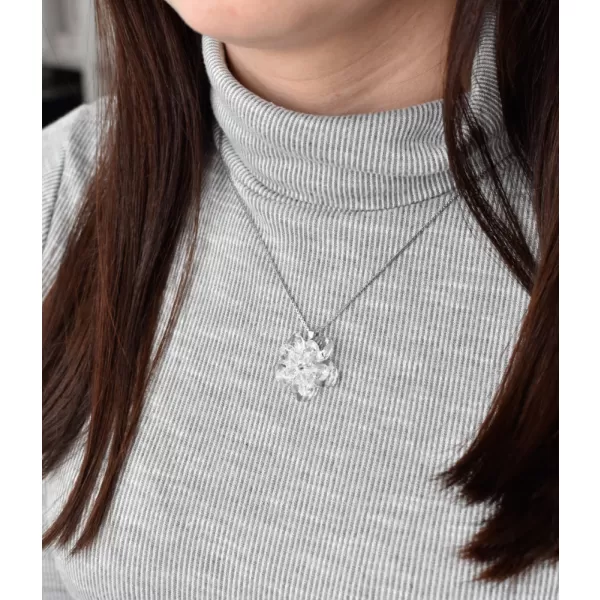 Strieborný prívesok s kryštálom Swarovski biely kvet 34072.1