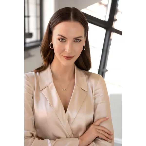 Strieborné náušnice kruhy s kryštálmi Swarovski biely kruh 31122.1