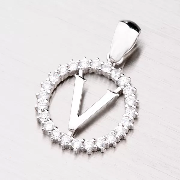 Strieborné písmenko so zirkónmi - V MPN5192-V
