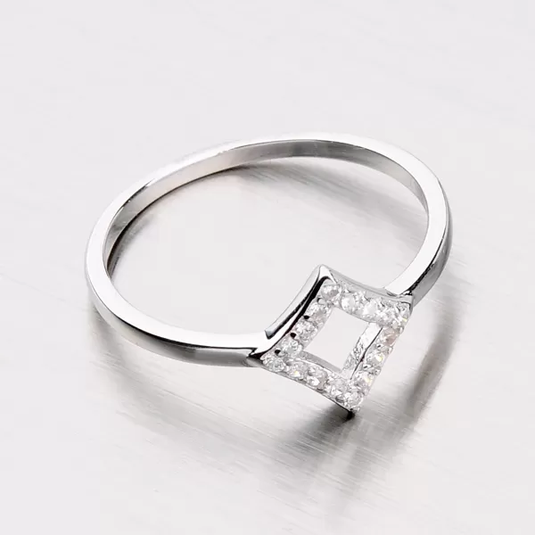 Strieborný prsteň so zirkónmi RXC04140187