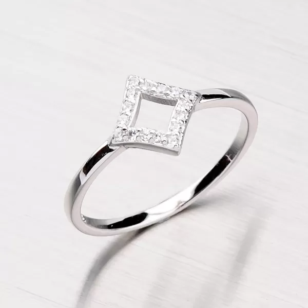 Strieborný prsteň so zirkónmi RXC04140187