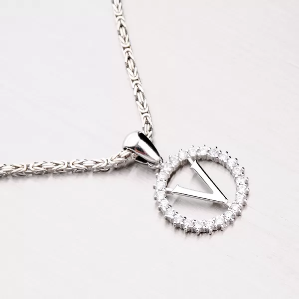 Strieborné písmenko so zirkónmi - V MPN5192-V