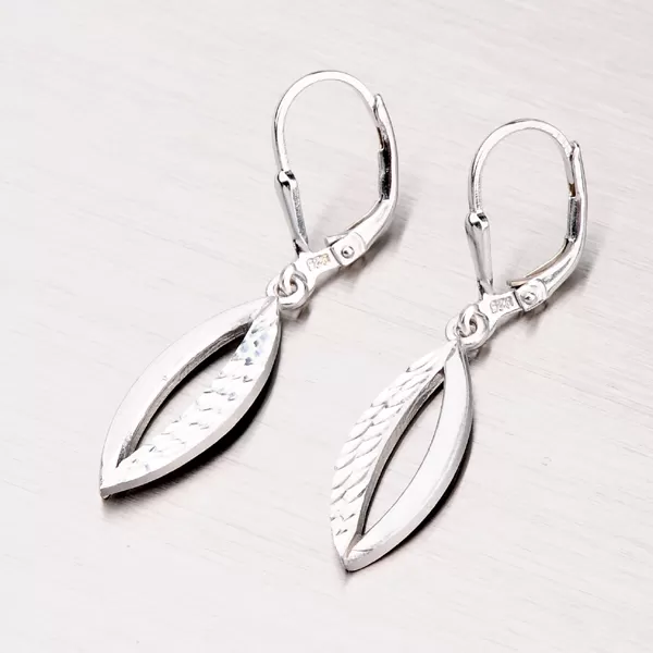 Matné strieborné náušnice s gravírovaním NZM-309-OKS