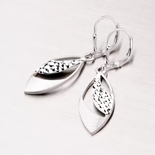 Gravírované strieborné náušnice NZM-083-OKS