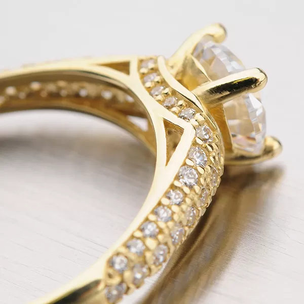 Zlatý prsteň so zirkónmi GZ2520ZL