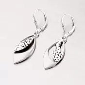 Gravírované strieborné náušnice NZM-083-OKS