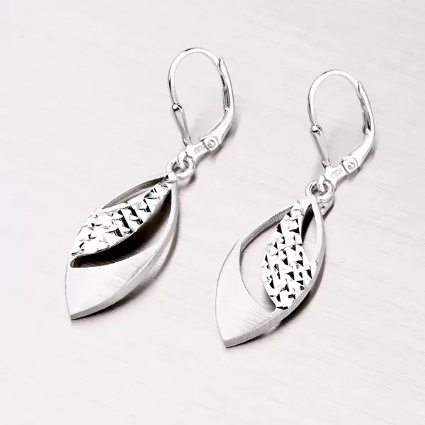 Gravírované strieborné náušnice NZM-083-OKS