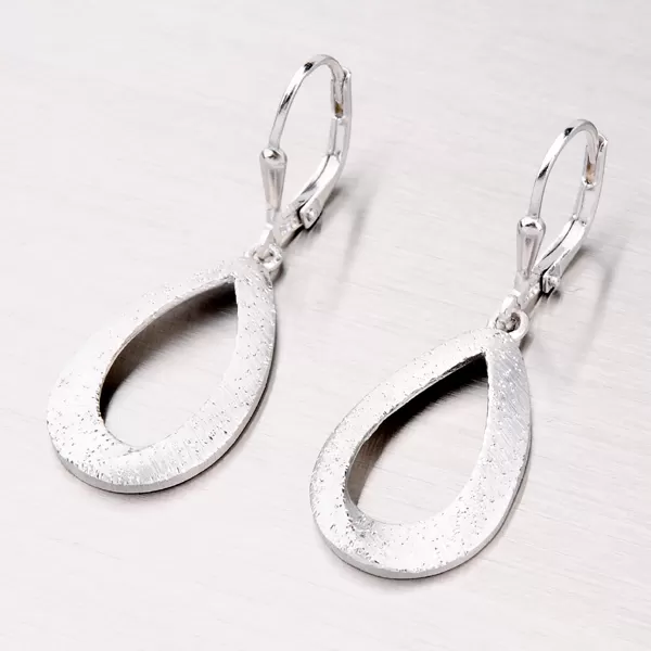 Visiace náušnice zo striebra NZM-246-OKS