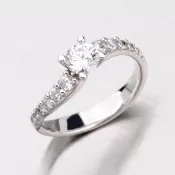 Prsteň so zirkónmi GZ2102B