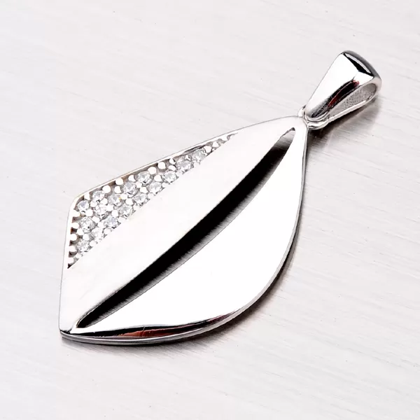 Prívesok zo striebra so zirkónmi ZS-038-OKS