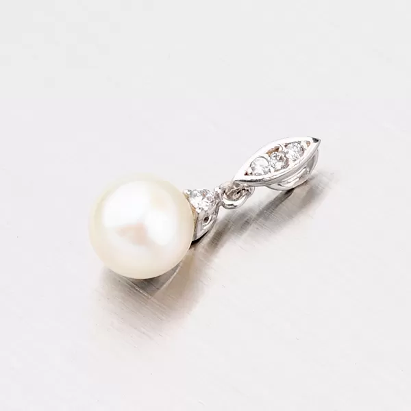 Prívesok s perlou z bieleho zlata 115-4110