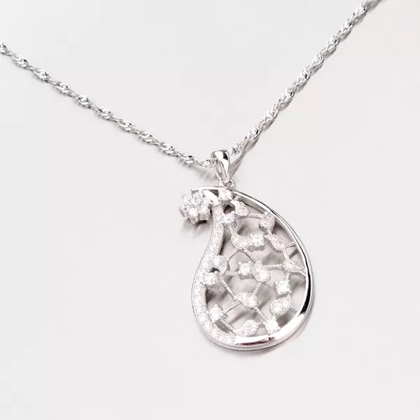 Strieborný prívesok so zirkónmi AP1453