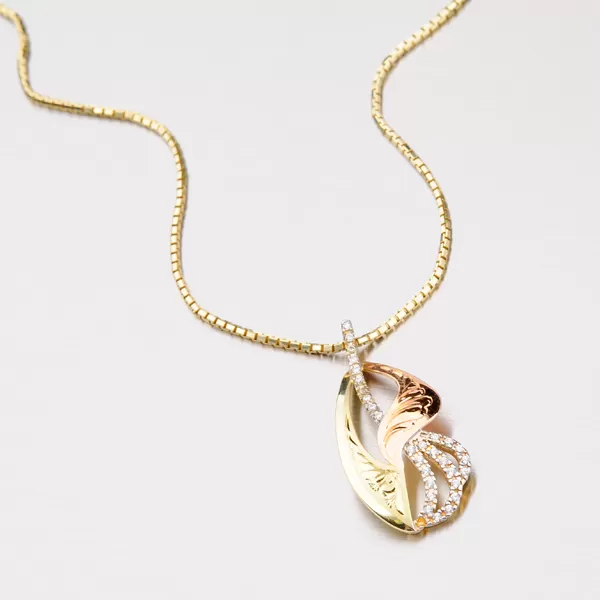 Zlatý prívesok so zirkónmi 53P-3113