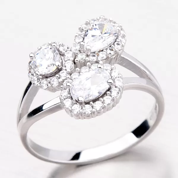 Prsteň z bieleho zlata so zirkónmi 11-083