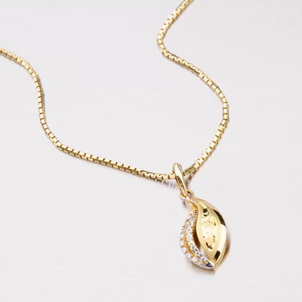 Zlatý prívesok so zirkónmi 53P-3116