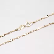 Zlatá retiazka zdobená gravírovanými plôškami 45-1699