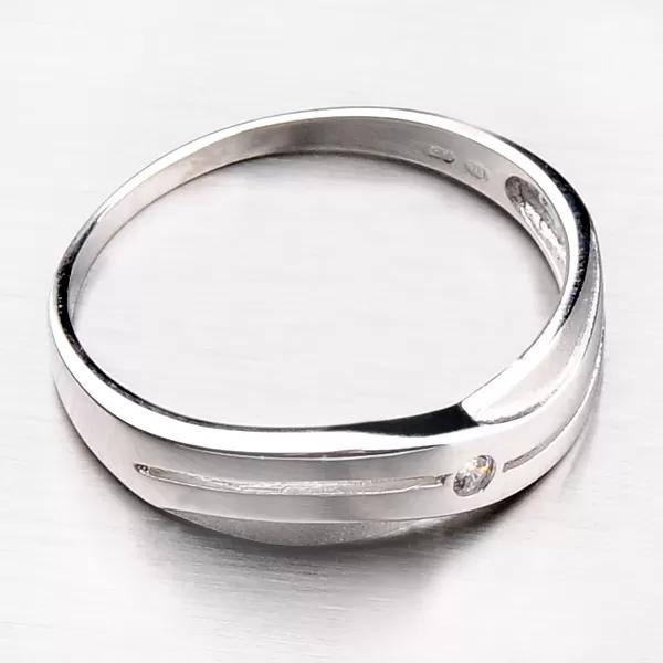 Krásny symetrický prsteň z bieleho zlata DZ1562-B