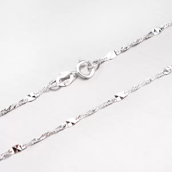 Zlatý náramok zdobený gravírovanými plieškami 44-1703