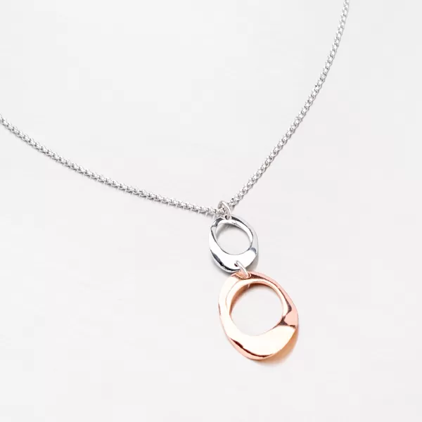 Strieborný náhrdelník s pozlátenou ozdobou N1401581-0331-SLX