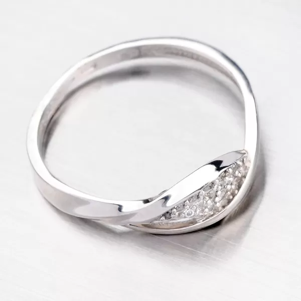 Prsteň z bieleho zlata so zirkónmi 41-NF52B