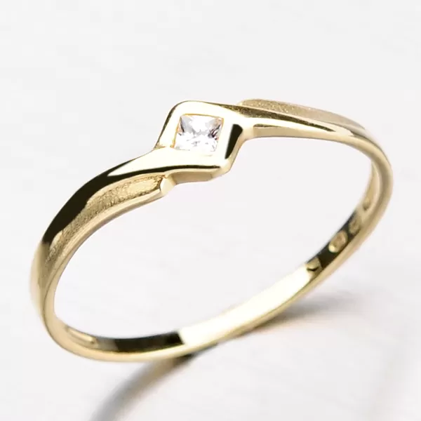 Prsteň zo žltého zlata so štvorcovým zirkónom DZ1113-ZL