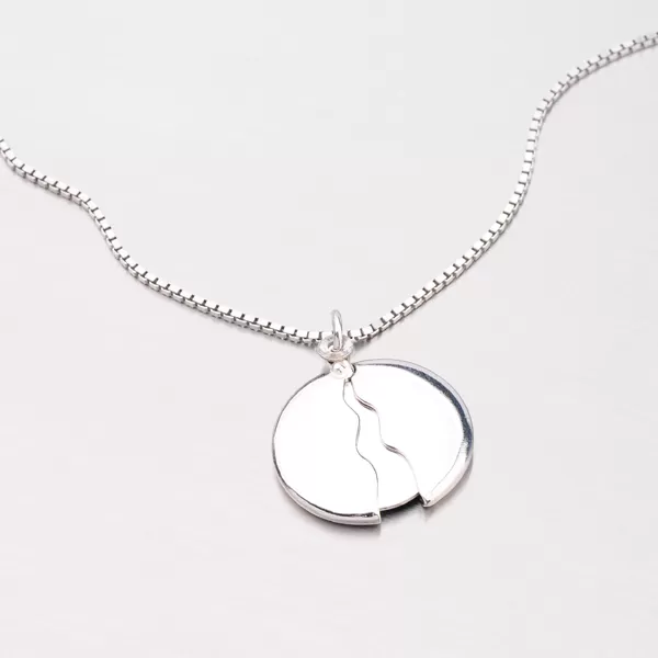 Zaujímavý strieborný prívesok P1602986-0940-SLX