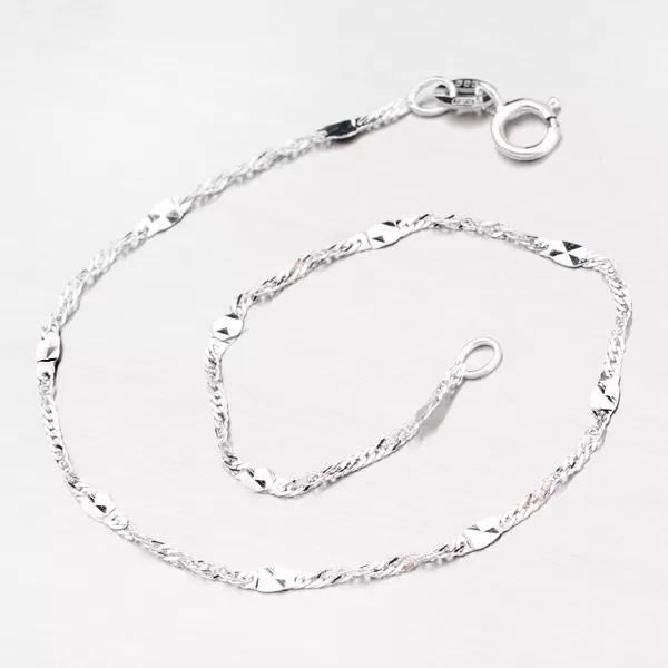 Zlatá retiazka zdobená gravírovanými plieškami 45-1703