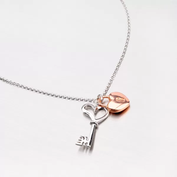 Náhrdelník s kľúčom a zámkom v tvare srdca N1502165-1628-SLX
