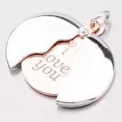 Krásny strieborný prívesok s rytinou P1602989-0940-SLX